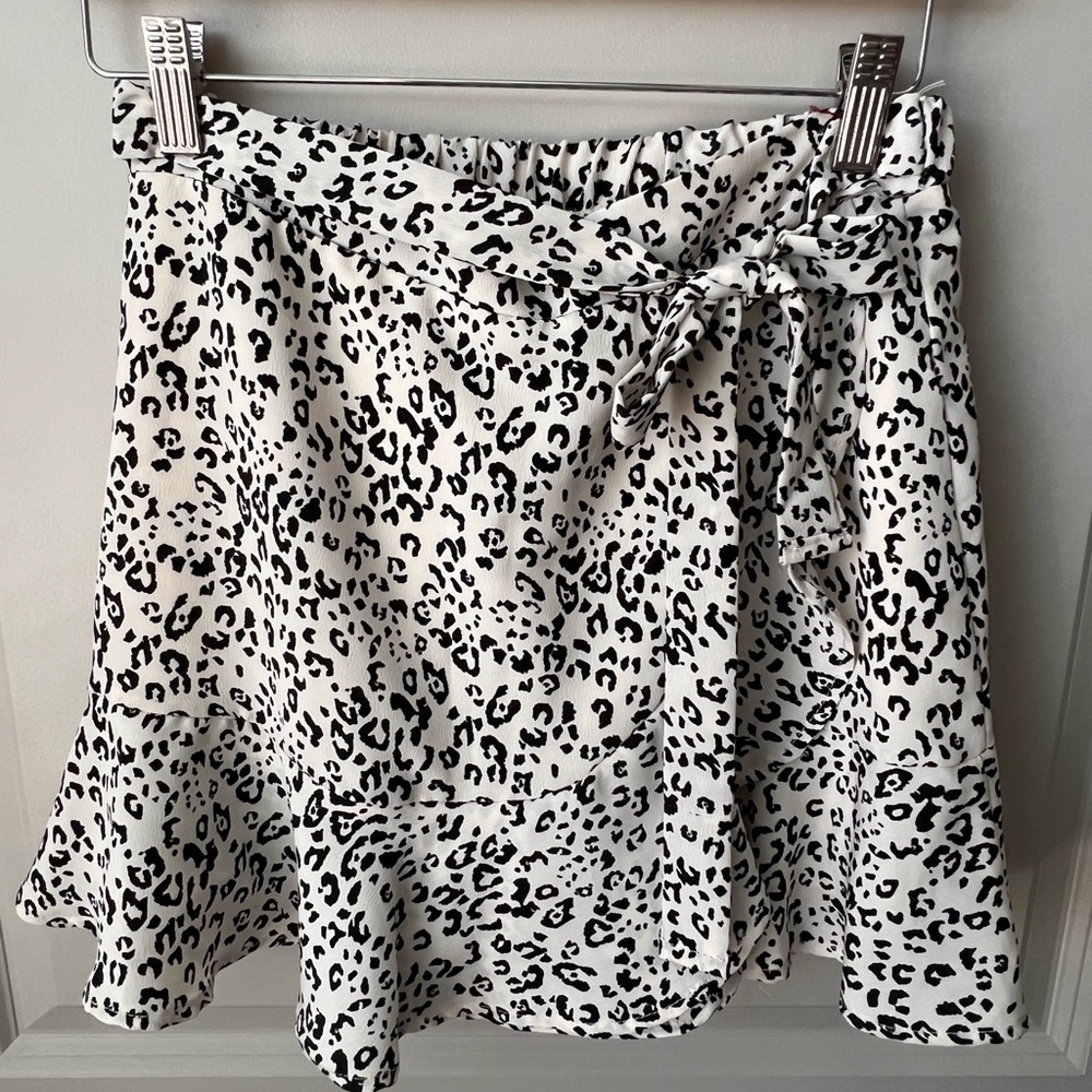 Altar’s State Zadie Leopard Print Ruffle Skirt with Tie Waist Medium